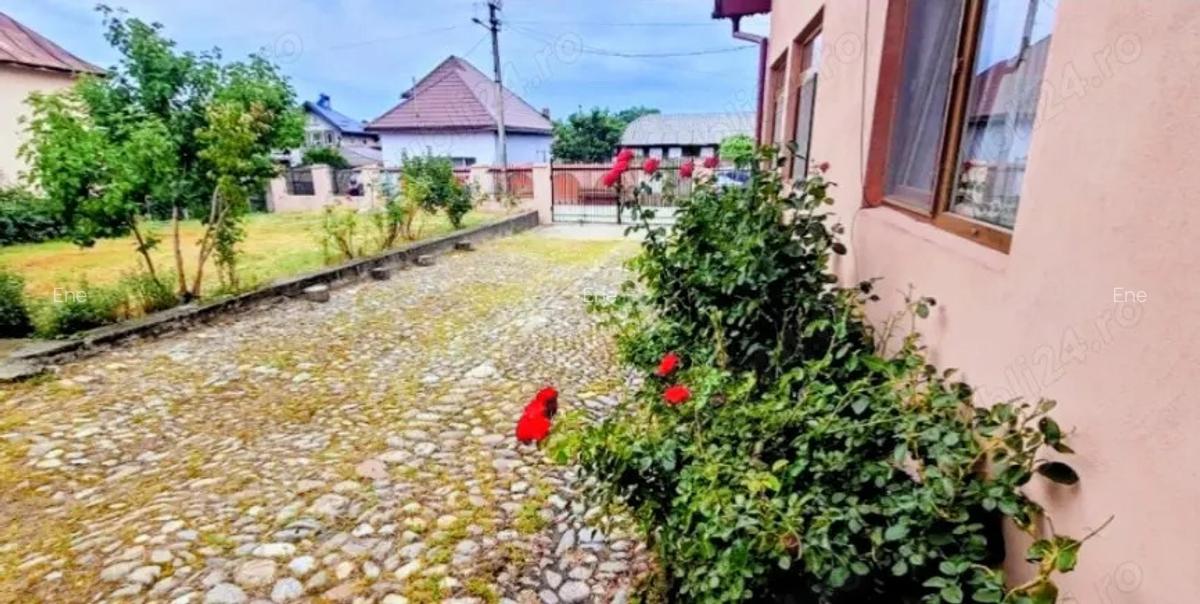 Casa cu teren generos, livada + casa secundara - 15min de Targovi?te, 1h de munte - 8