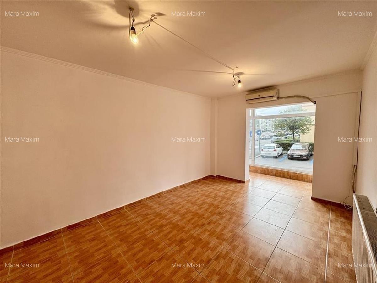 Spatiu comercial de inchiriat cu vitrina si - 1