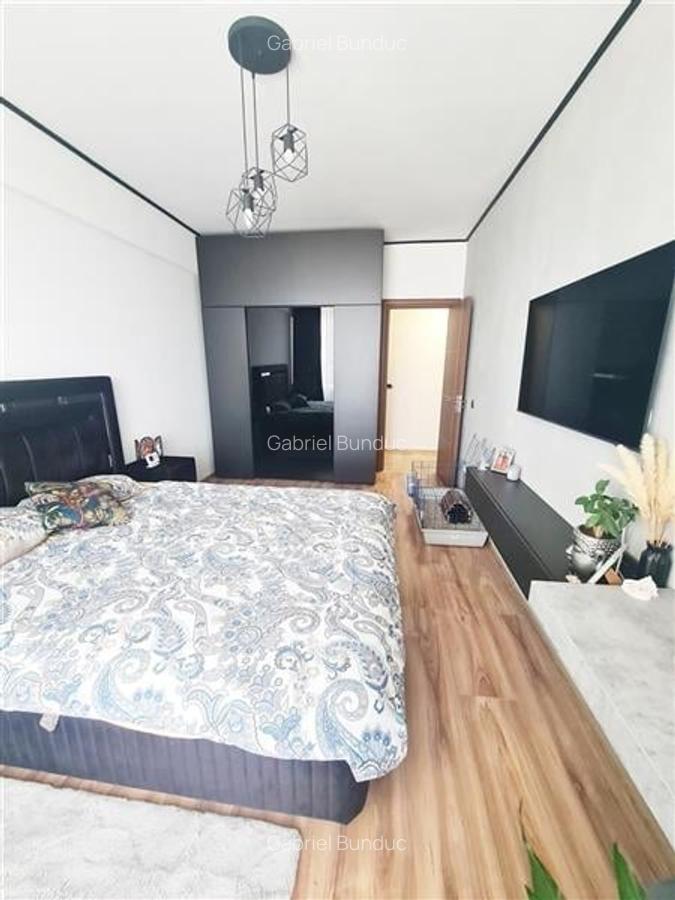 Apartament cu 3 camere decomandat, mobilat în Tractorul - 4