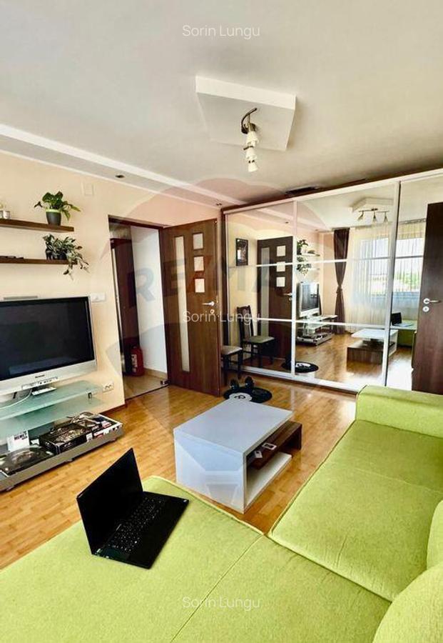 Apartament cu 3 camere de inchiriat in zona 1 Mai - 14