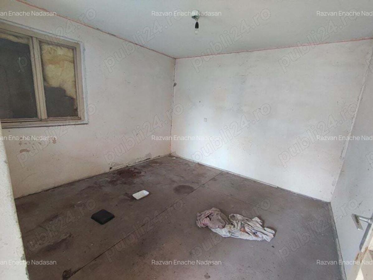 Vand sau schimb casa la curte comuna - 2