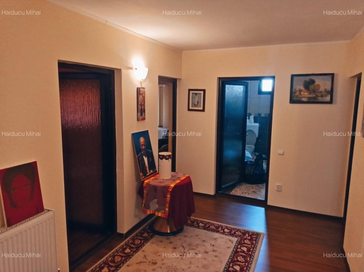 Casă cu 9 camere în Central - 13