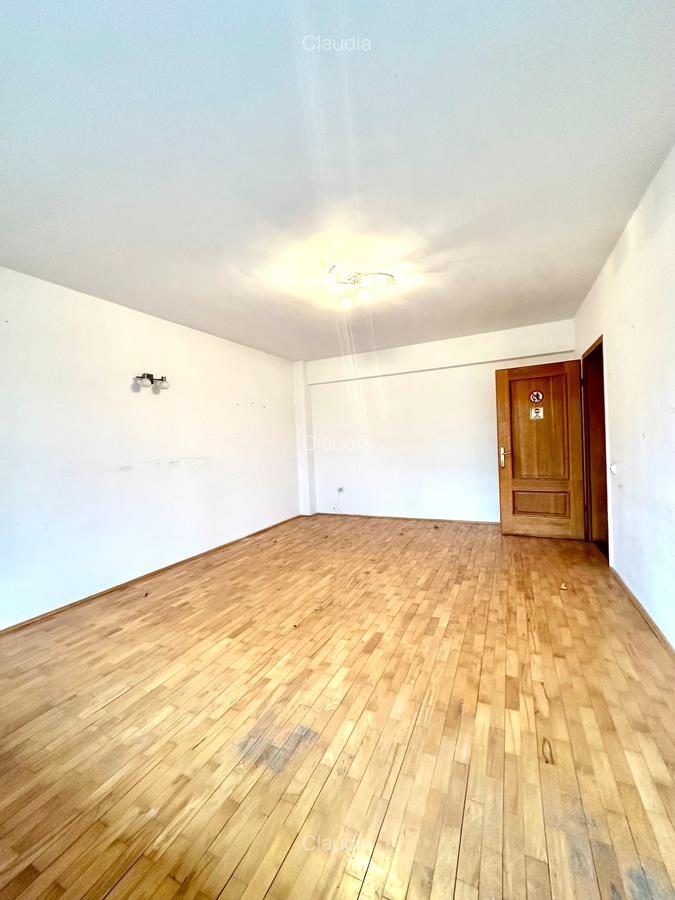 Apartament cu 4 camere decomandat în Primăverii - 12