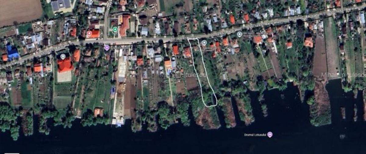 Vanzare teren intravilan cu deschidere la lac - 1