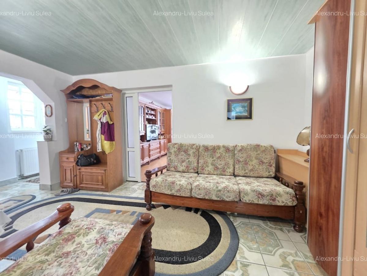 Casa cu trei camere, curte proprie, Podul Cretului, Schei - 2