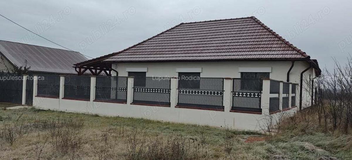 Casa de Vanzare - 2 Casa de Vanzare - 2