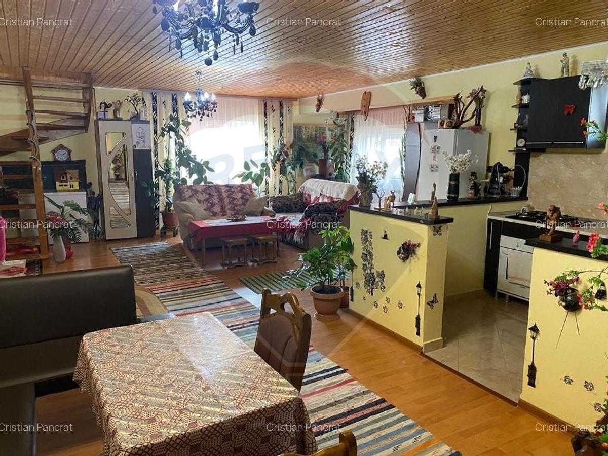 Apartament cu 3 camere de vanzare in Codlea - 1