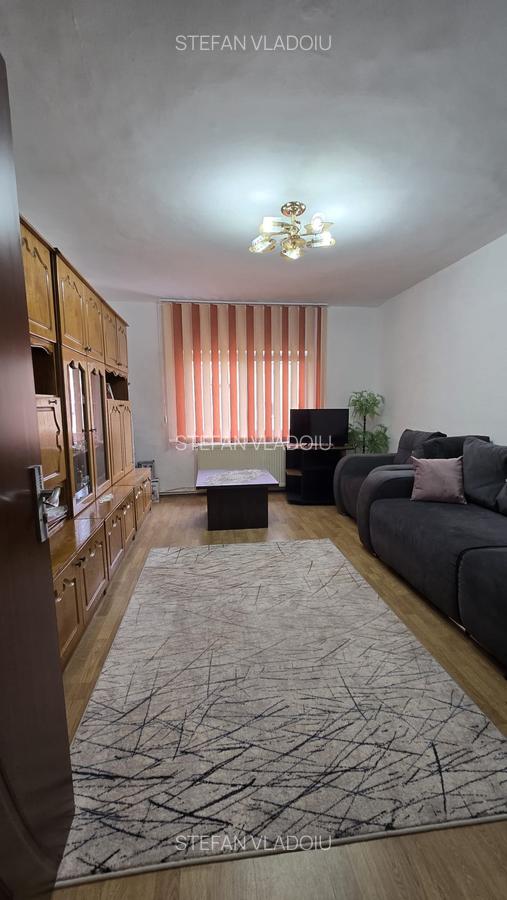 Apartament de 3 camere, decomandat, zona Tractorul . Aluminiului/ independentei - 8