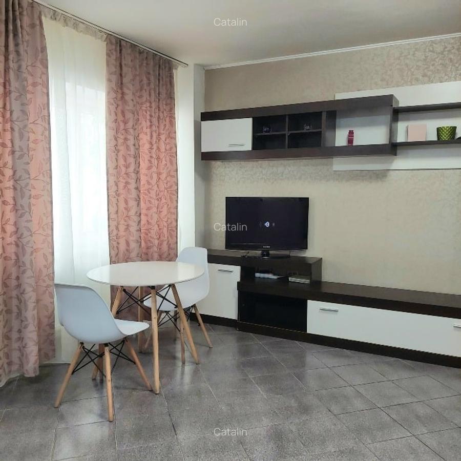 Proprietar, Studio Mall Vitan - Nerva Traian, bloc din 1990, 38 mp. - 1