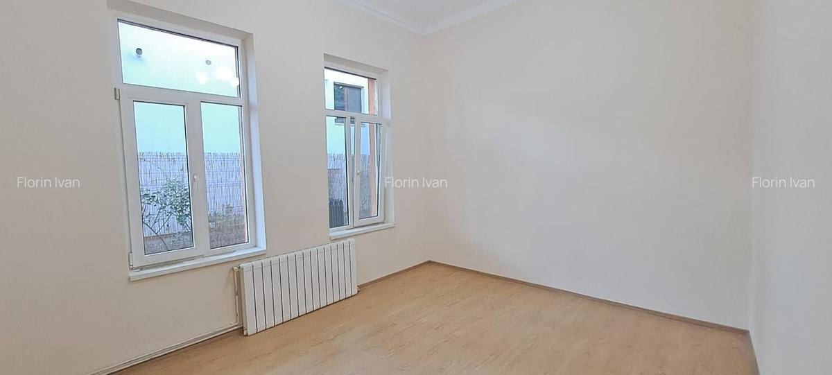 Tineretului, 350 m metrou, casa 2 camere + curte, pretabila investitie - 4