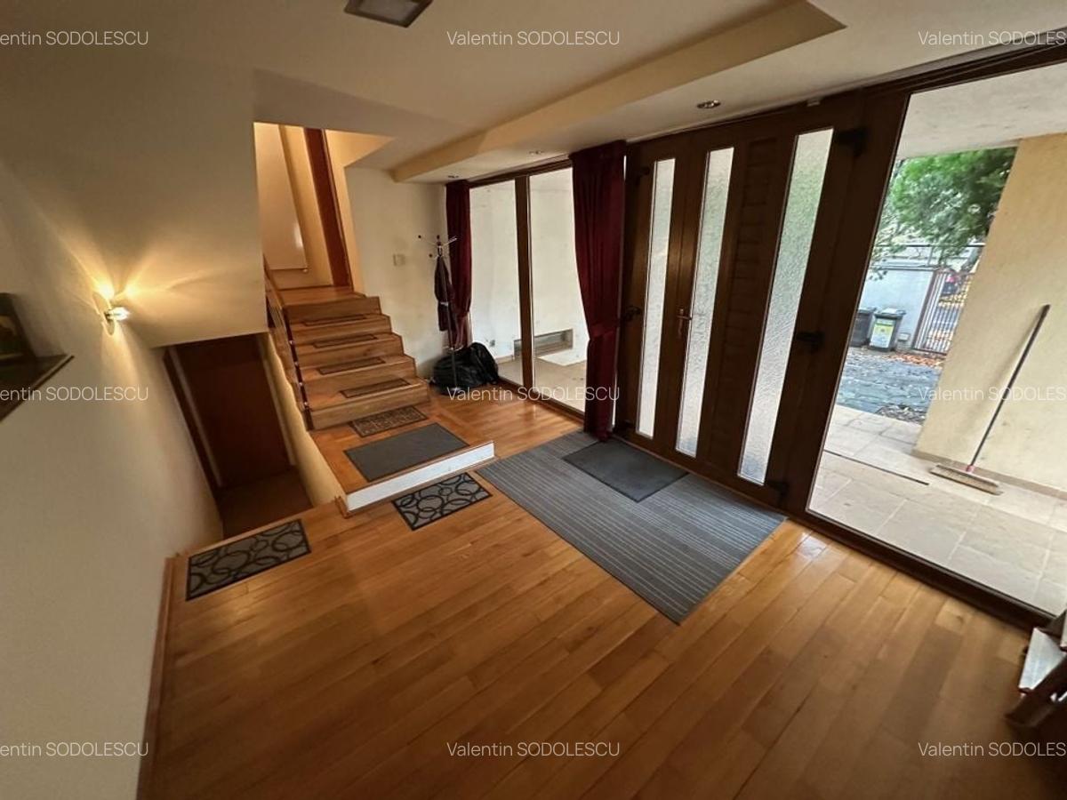 Casă / Vilă cu 6 camere în zona  Calea Aradului - 32