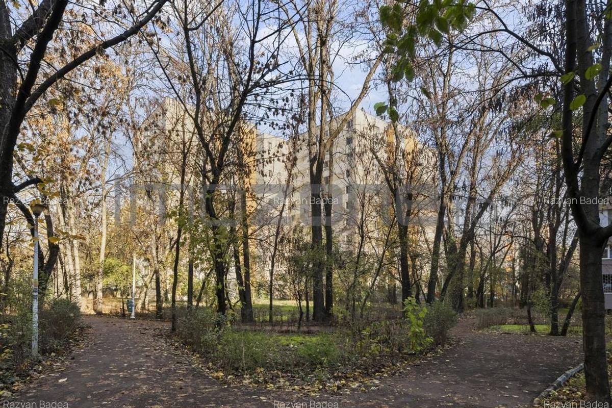 2 Camere, circular, 3/10, bloc Z, zonă foarte verde, metrou Favorit, Comision 0% - 23
