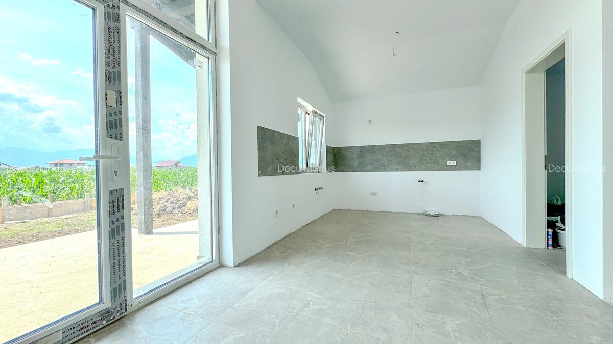 Casă cu 3 camere în Sânpetru - 6