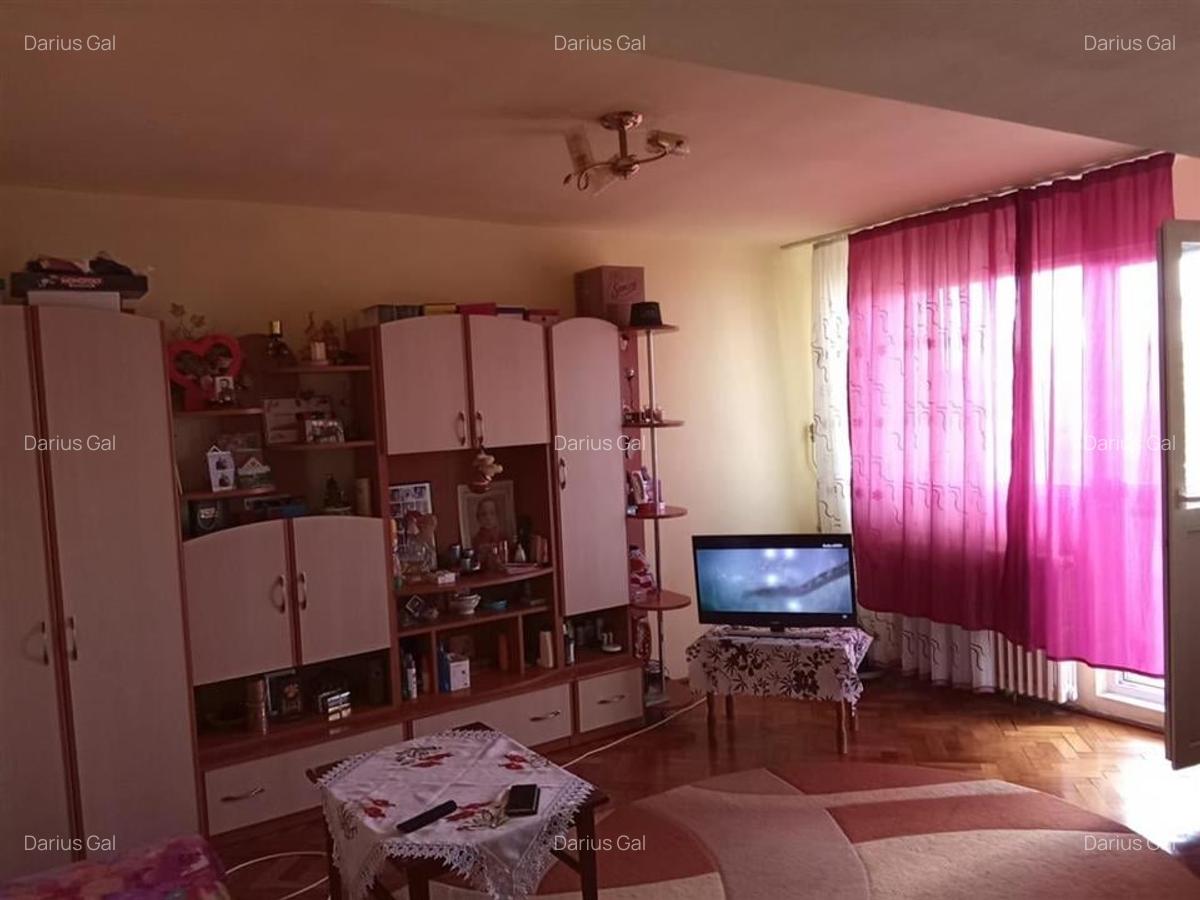 Apartament cu 3 camere decomandat în Nufărul - 1