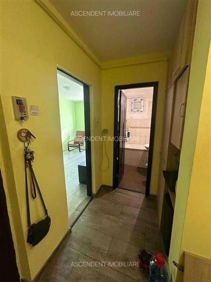 Apartament cu 2 camere decomandat în Tractorul - 2