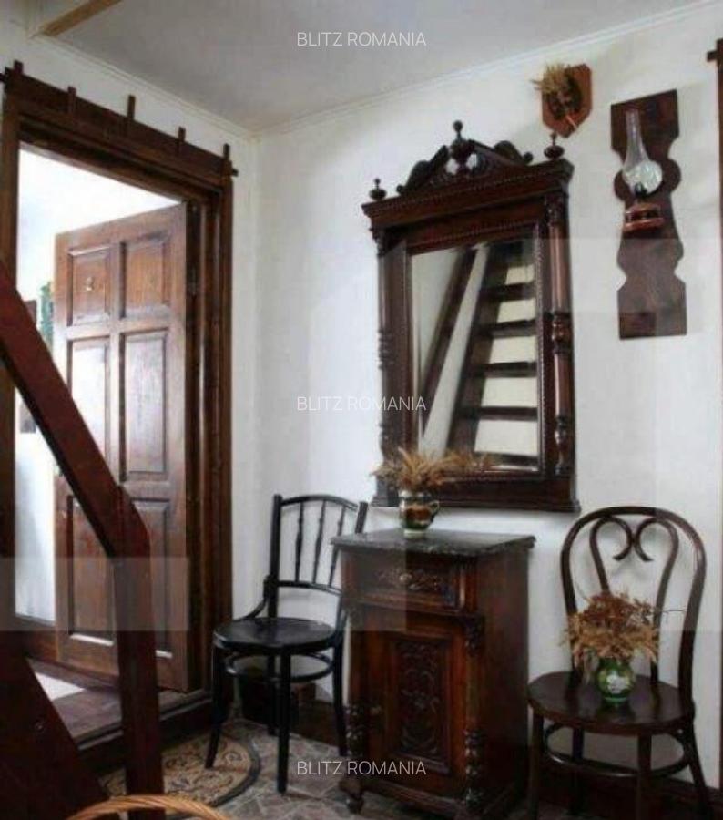 Casa de 6 camere, 320 mp, teren 700 mp, zona Bran - 16
