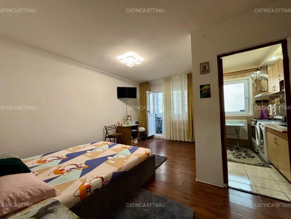 Garsoniera | Bloc mixt | 10 minute metrou 1 Decembrie - 5