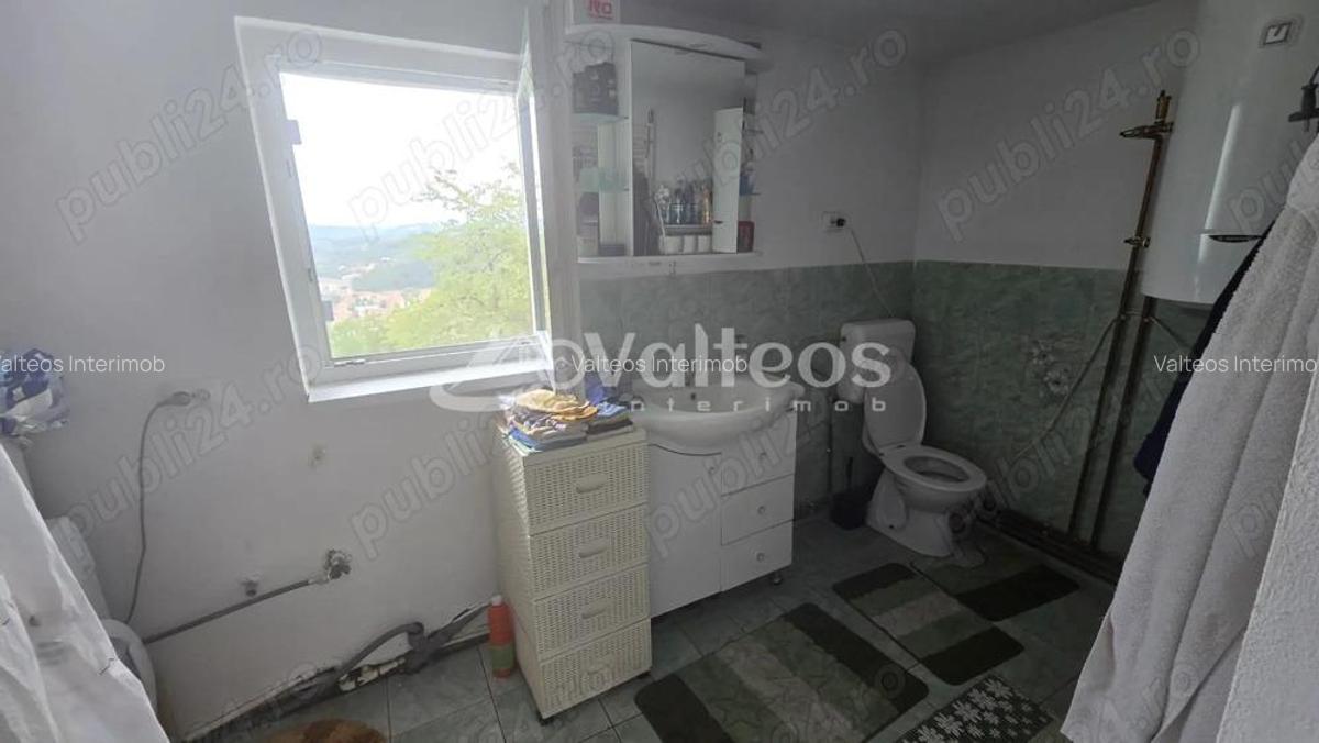 Resita, de vanzare casa, doua corpuri, teren 5800 mp, - 3 Resita, de vanzare casa, doua corpuri, teren 5800 mp, - 3