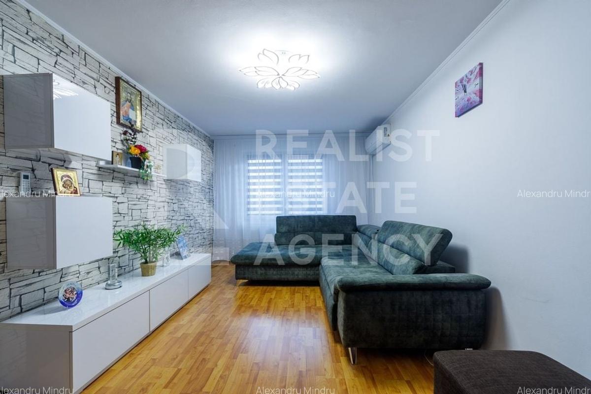 Vânzare, apartament, 3 camere, zona Uverturii - 2