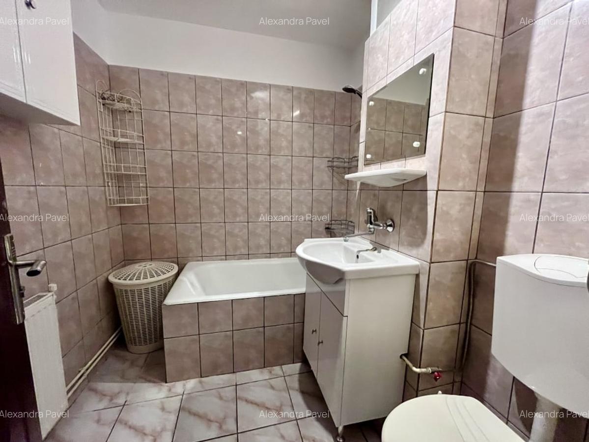 Apartament cu 4 camere in Tractorul - 9