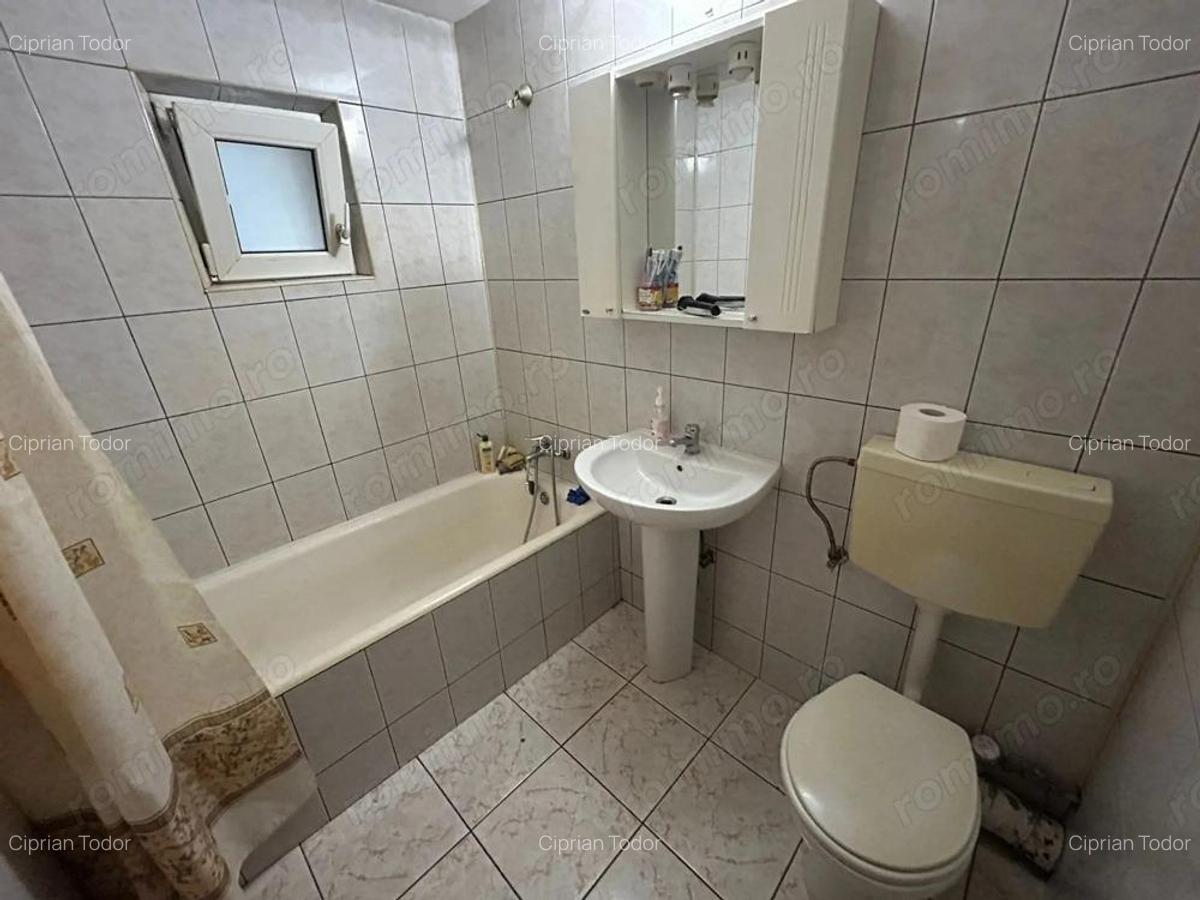 Apartament 2 camere, parter - zona Cetate - 2