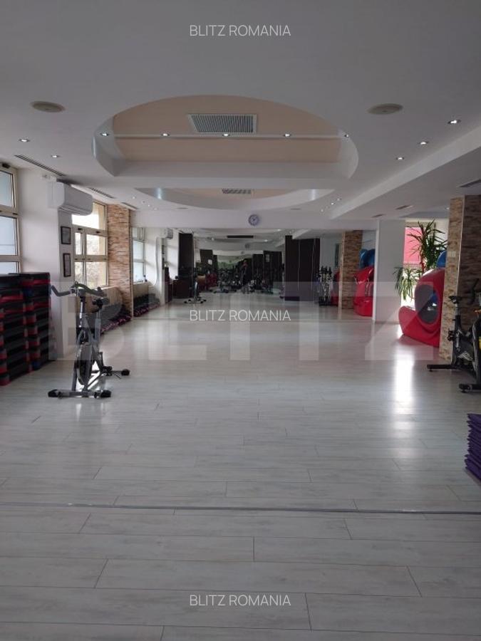 Spatiu comercial de vanzare, 290 mp, zona Micro 3 - 13