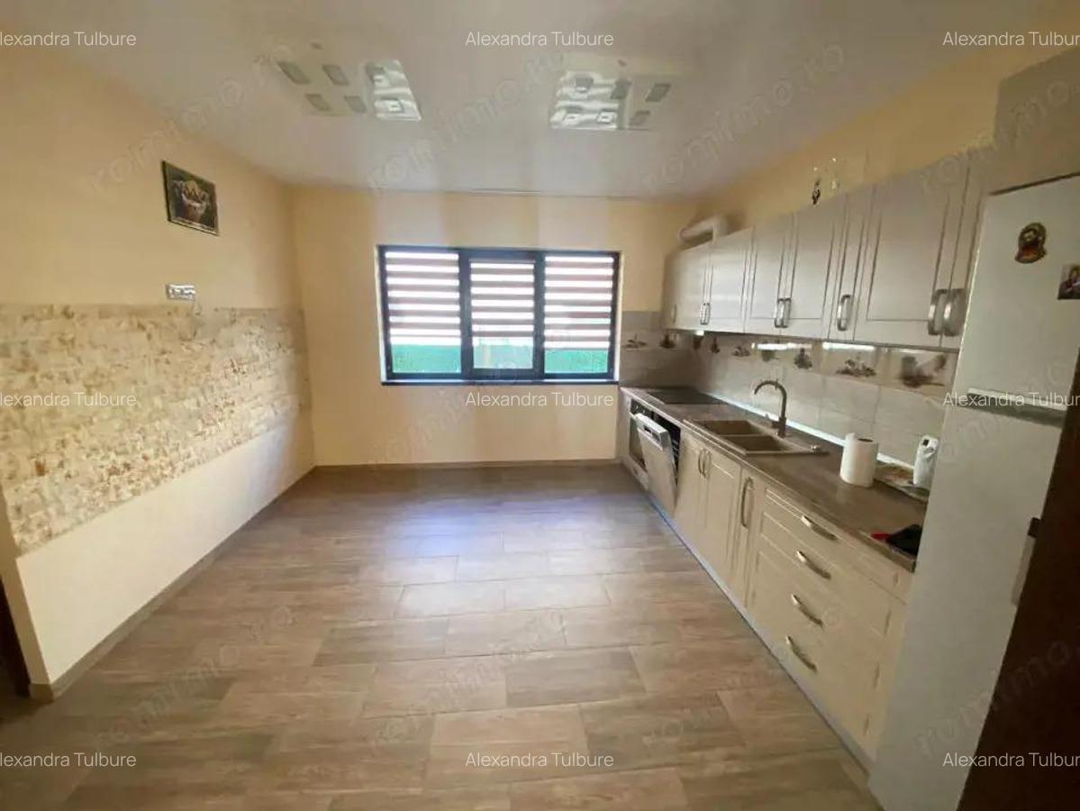 Casa cu 6 camere, 240 mp utili, 3 bai, curte 100 mp, panouri fotovoltaice, Tauti - 10