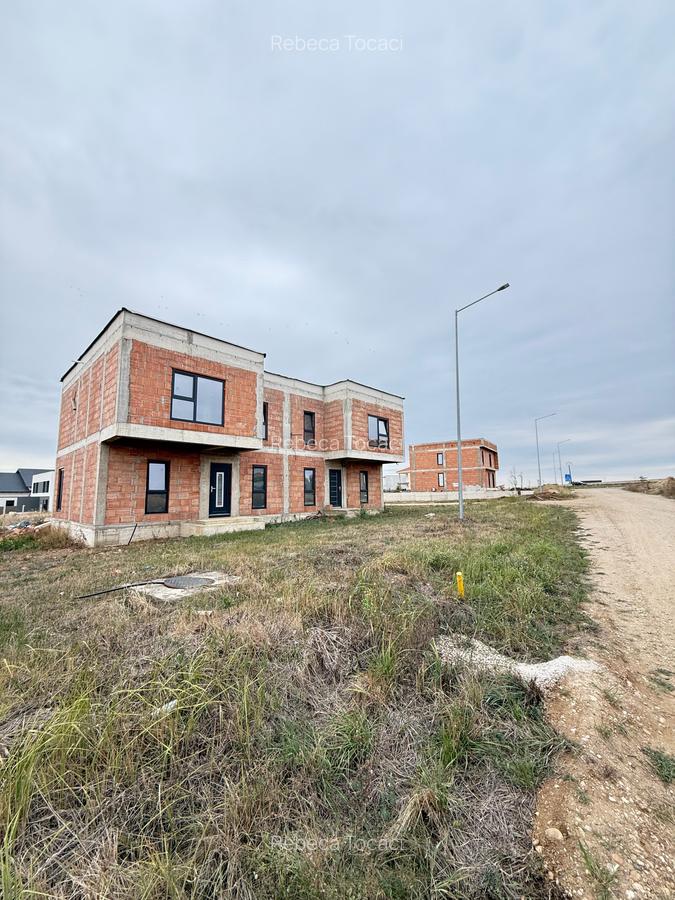 Jumatate de duplex la rosu de vanzare in Giarmata - 3