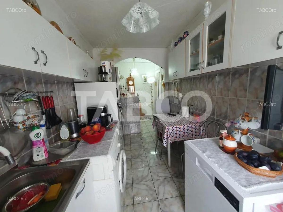 Apartament 3 camere zona 1 Decembrie 65 mp utili + 5 mp balcon - 2