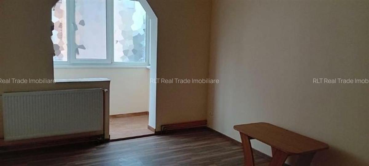 Apartament cu 2 camere semidecomandat în Tractorul - 5
