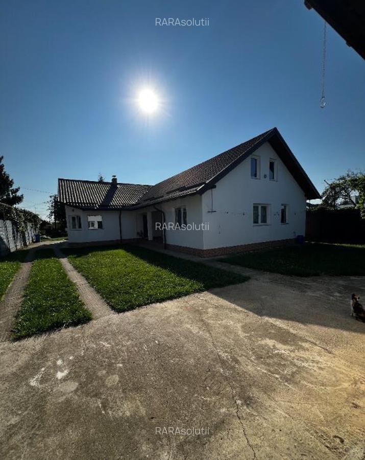 Casa 4 dormitoare / 2076 mp teren Roman, Neamt - 2