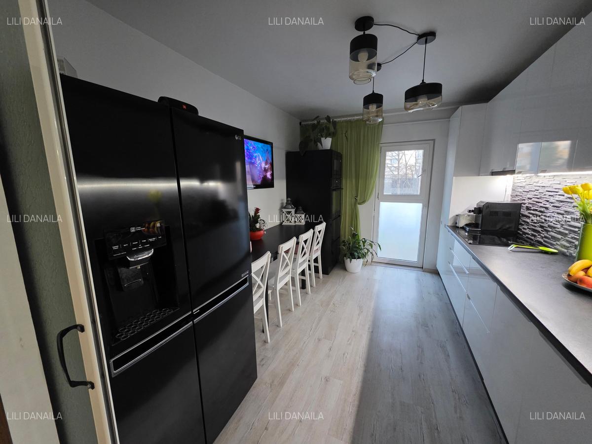 Vand apartament 4 camere et.1 Liliacului - 1