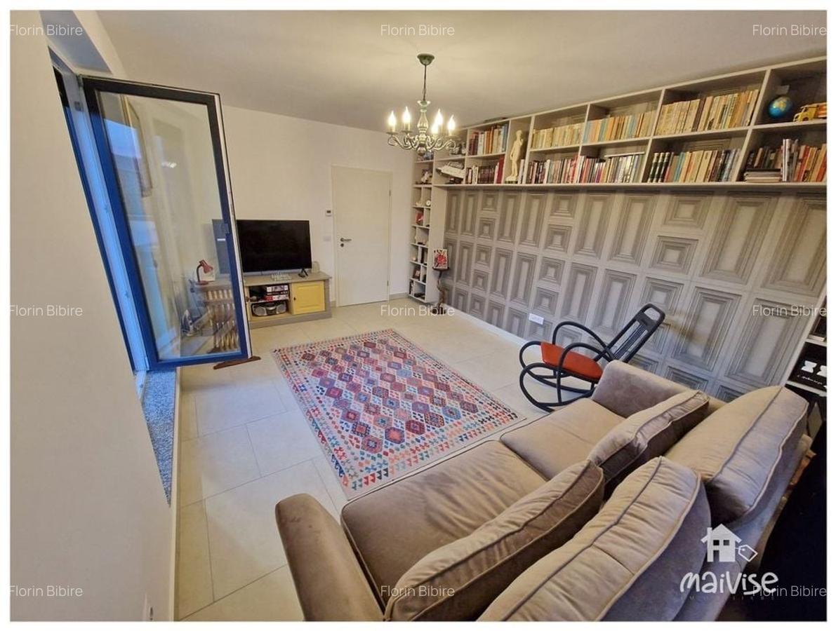 Apartament cu 3 camere decomandat, mobilat în Tractorul - 3