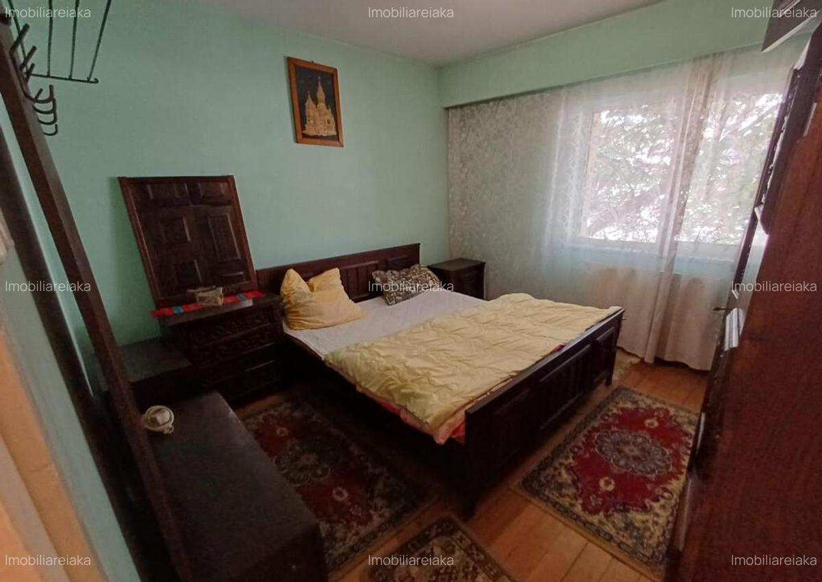 Republicii, zona Marinex, 4camere, etaj 3 - 8