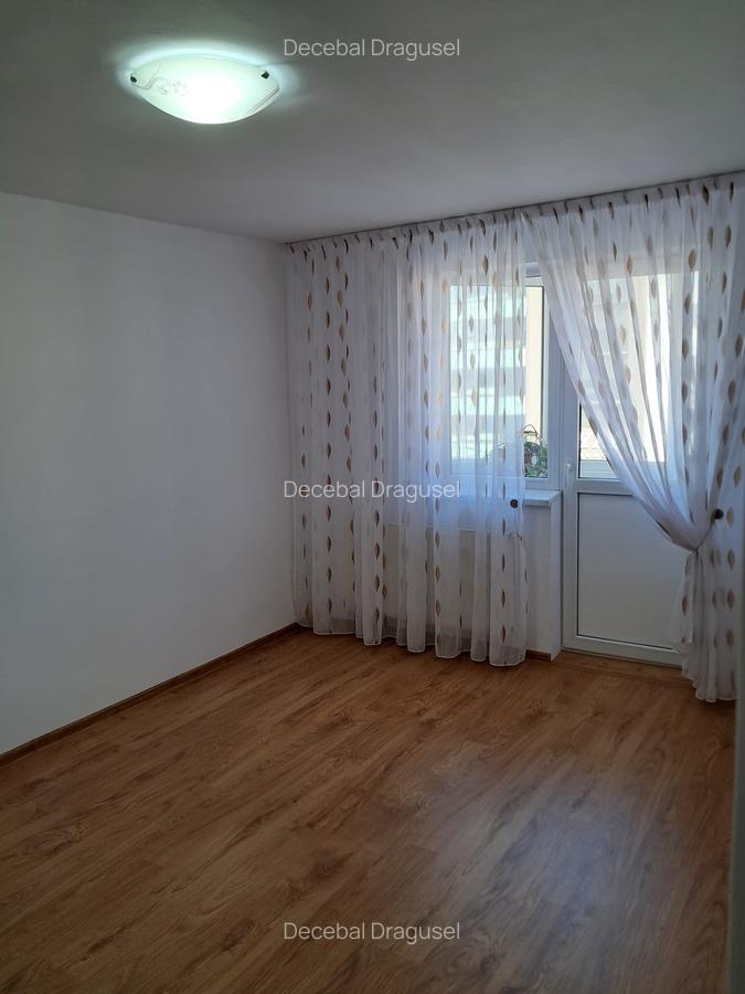 Apartament cu 3 camere decomandat în Griviței - 4