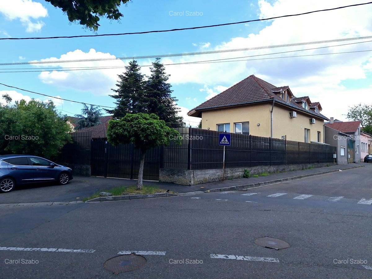 Casă cu 5 camere în Central - 1