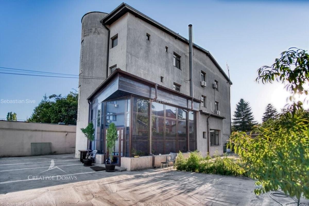 Vila, 496 mp utili, 12+ locuri de parcare, hala / Pajura - Poligrafiei - 1