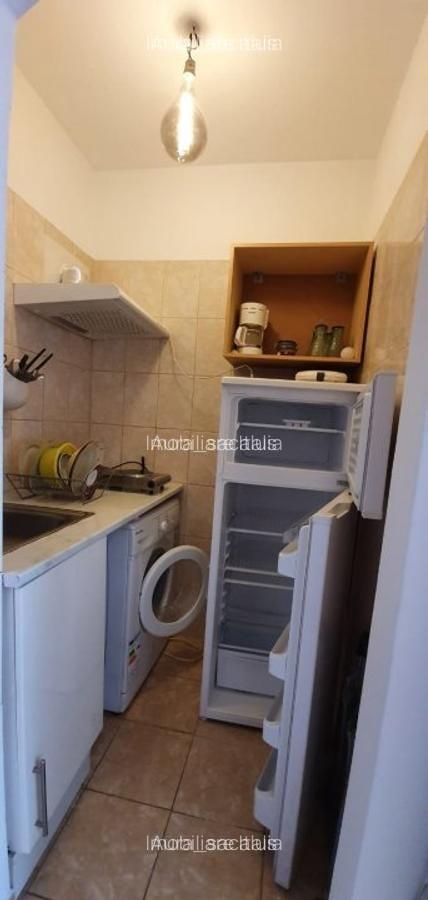 Garsoniera situata pe B-dul Iancu de Hunedoara la etajul 3, bloc izolat - 3