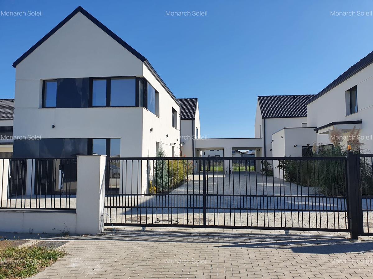 Monarch Soleil - finisaje de lux: parchet,usi, tamplarie lemn natural - 1