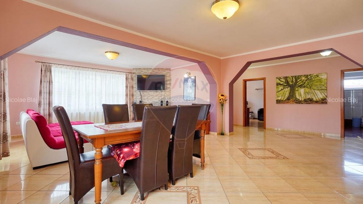 Vila cu potential in Zarnesti - 10 camere, curte mare - 17