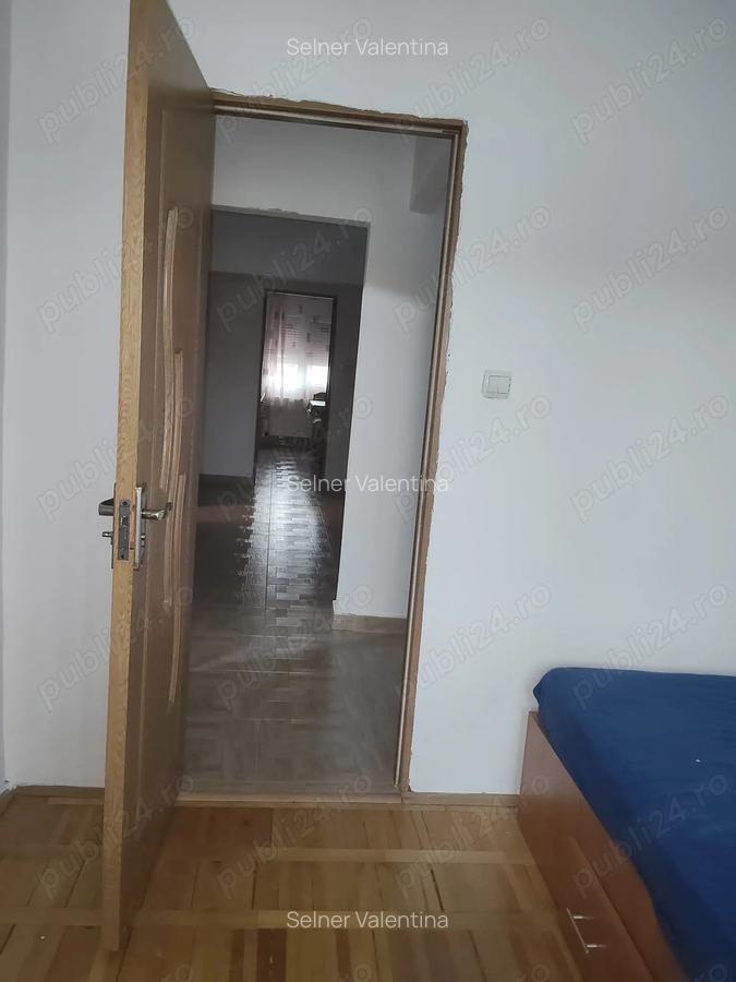 Vand apartament cu 4 camere decomandate in Caransebe?, cartier Pipirig, et.4 - 6