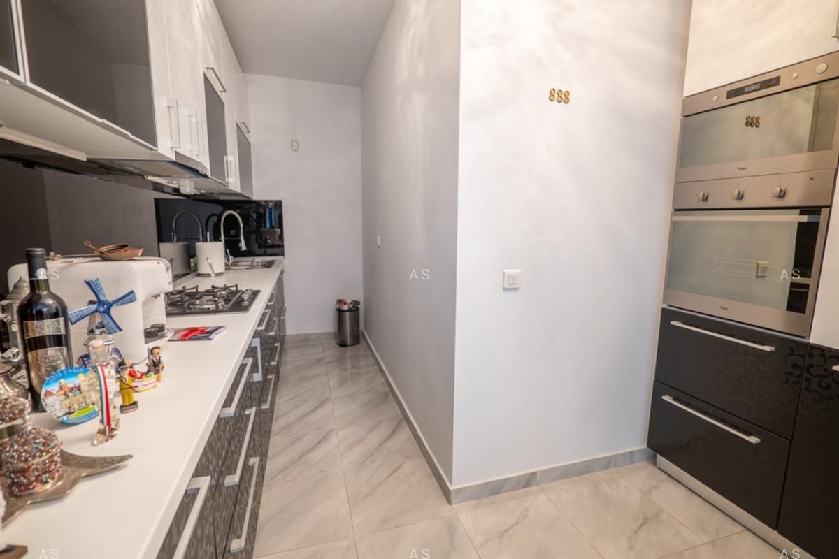 Apartament cu 3 camere semidecomandat, mobilat în Titan - 18