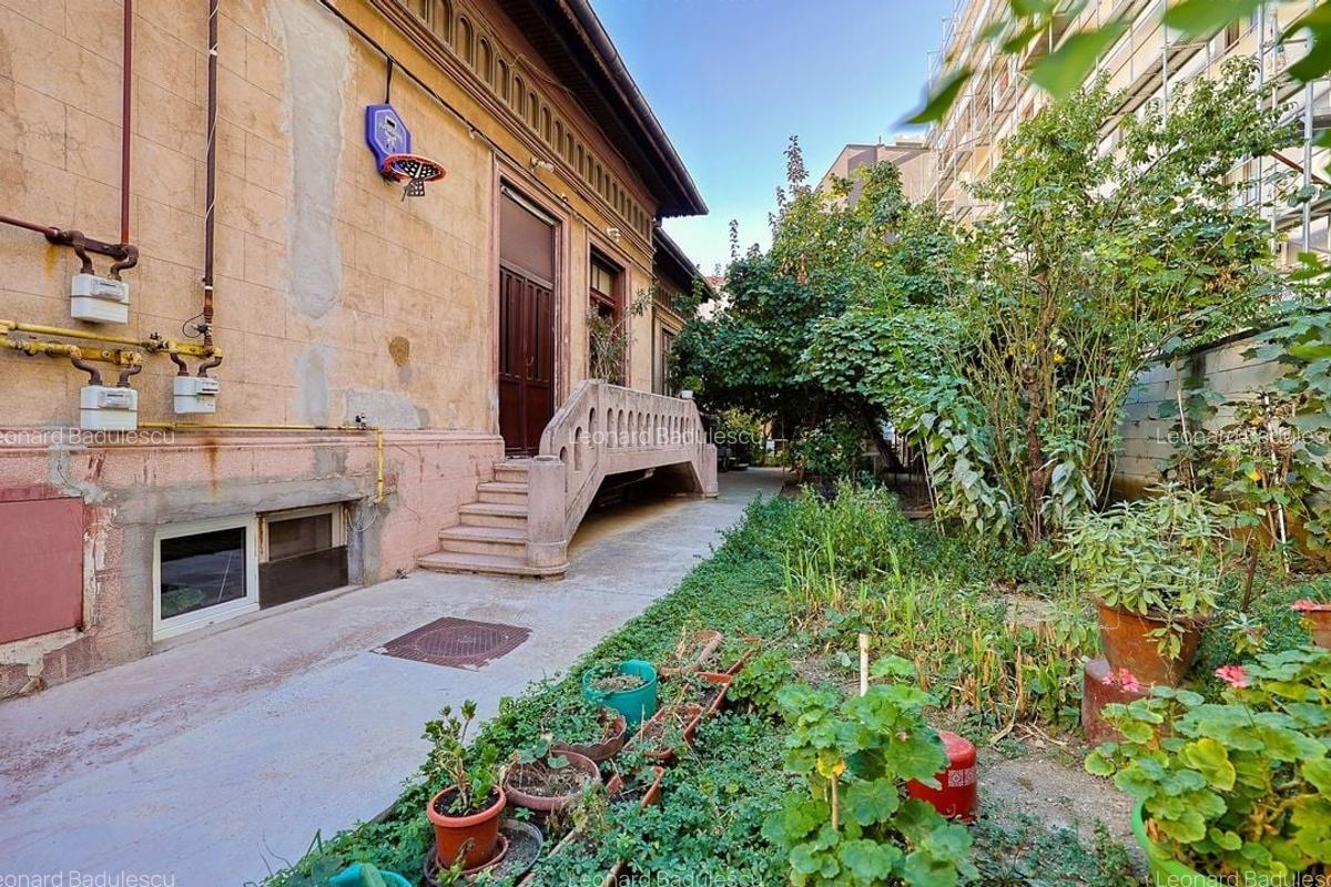 Decebal-Invingatorilor Vila 6 camere-455mp teren - 9 Decebal-Invingatorilor Vila 6 camere-455mp teren - 9