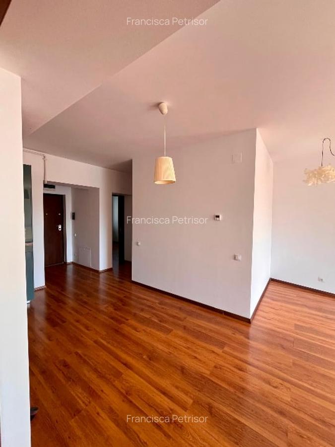Vând apartament de 3 camere cu suprafață de 66 mp plus balcon de 4 mp - 5