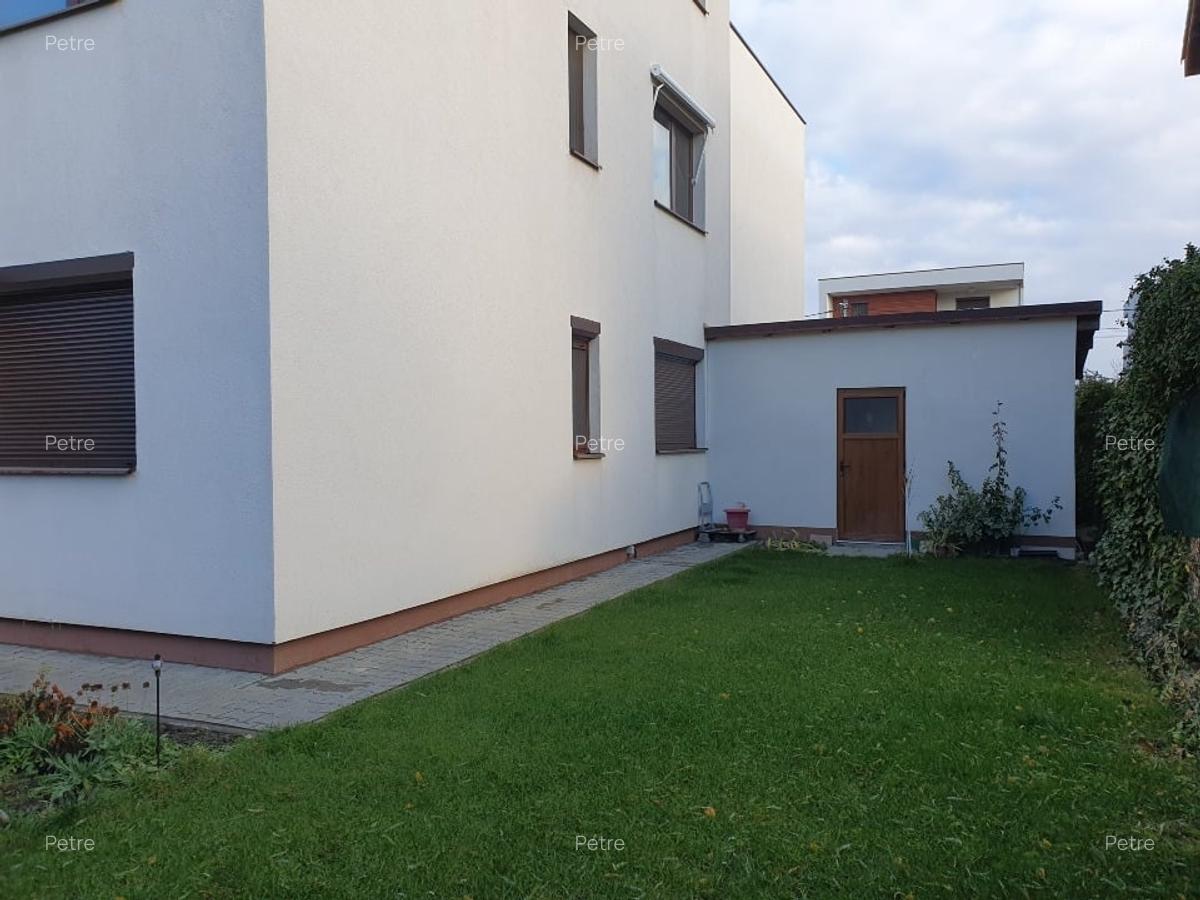 PROPRIETAR inchiriez apartament 3 camere ,cu terasa, gradina 2 locuri de parcare - 3