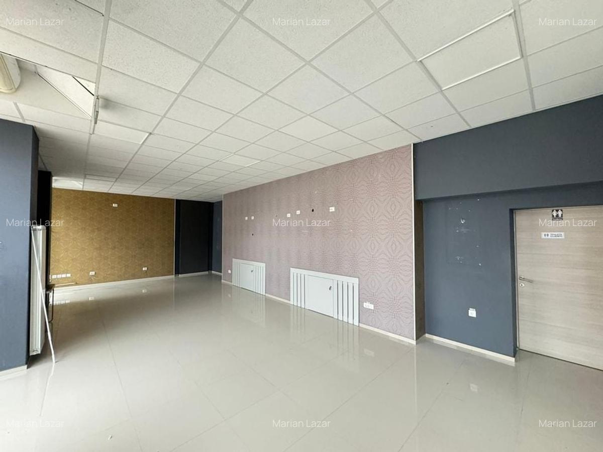 Spațiu comercial de închiriat cu vitrină de 12 m în zona Miorița - 7