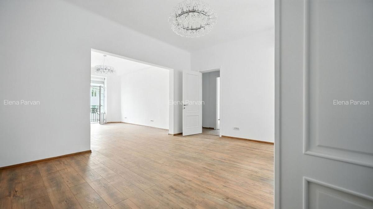 Apartament tip Penthouse 4 camere de inchiriat-Piata Romana - 2