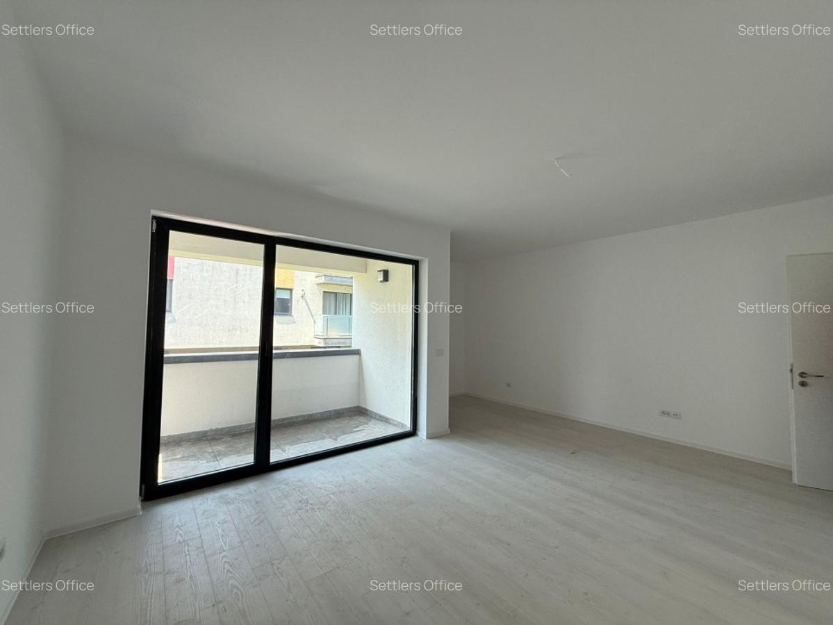 Apartament cu 2 camere semidecomandat în Tractorul - 2