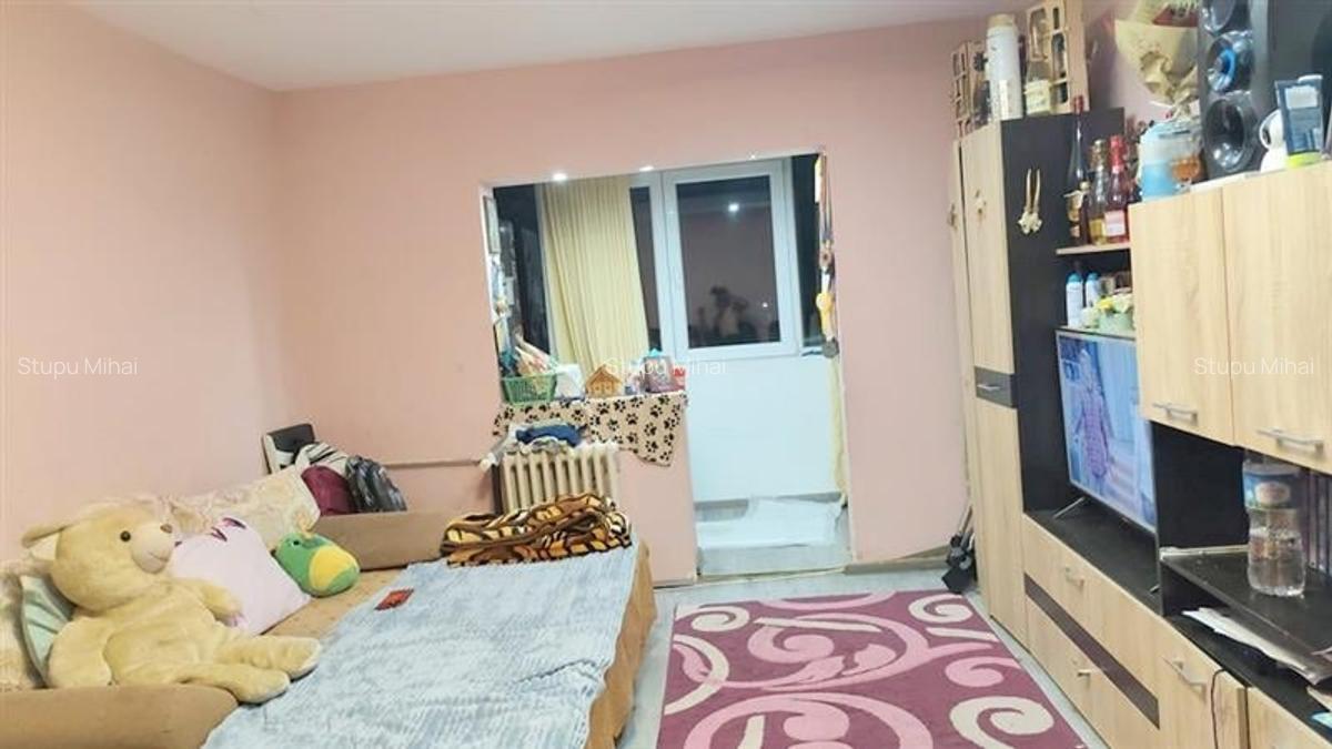 Apartament 2 camere, etaj 2, mobilat, zona Ura - 11
