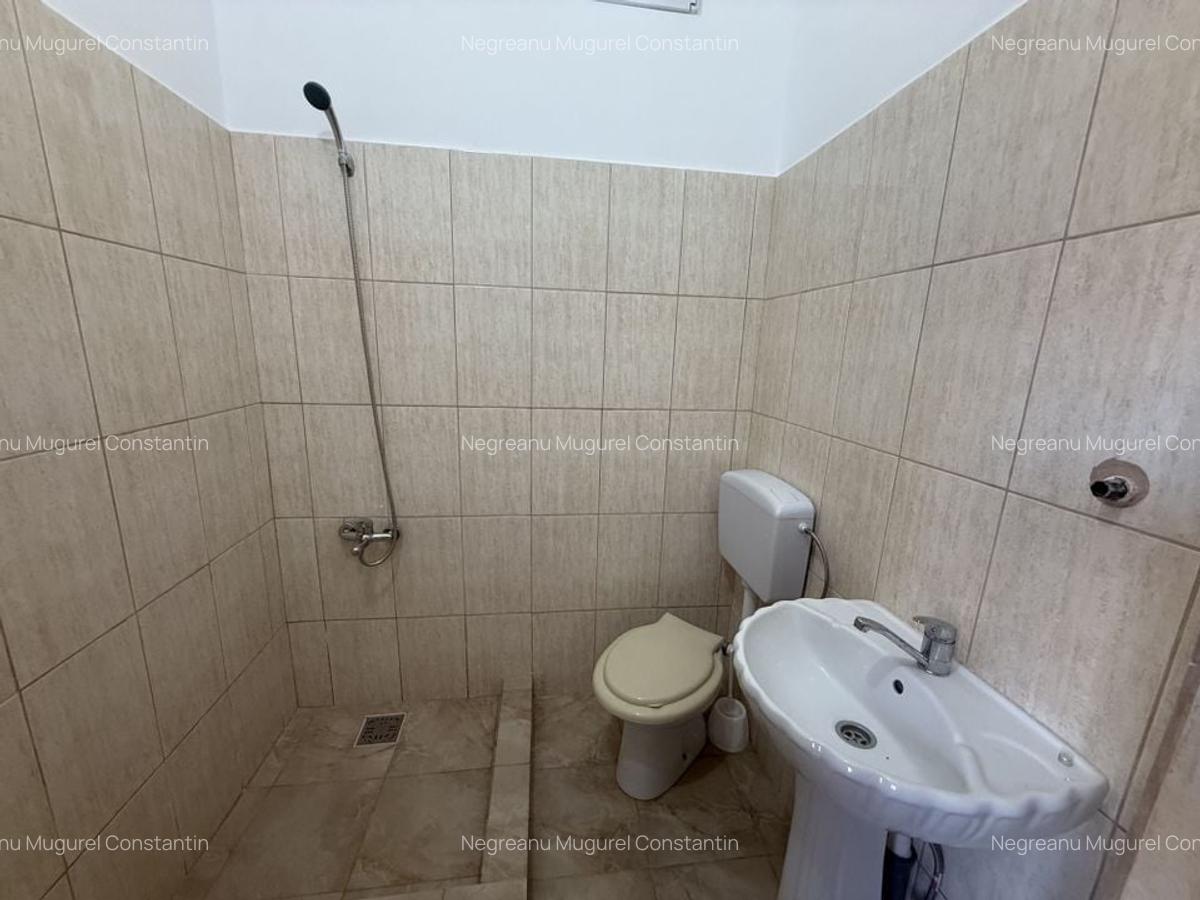 2 corpuri de Casă renovate + teren 125 mp Campina - 18